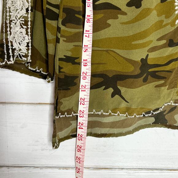 Johnny Was Silk Embroidered Camo Top Size Small - Picture 8 of 11